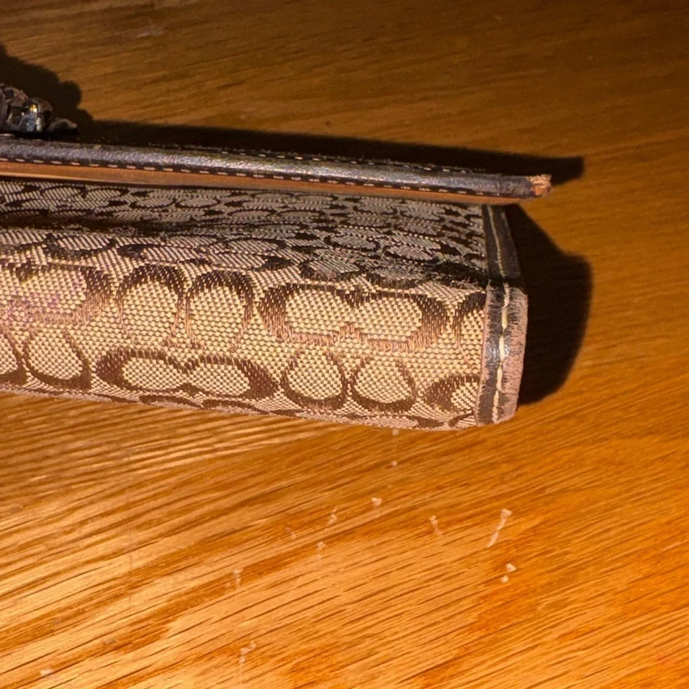 Y2K Vintage Coach Tan Monogram Snap Wallet - Picture 6 of 10